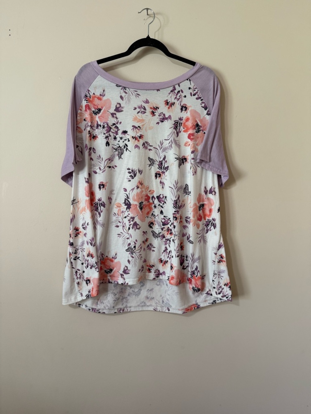 BloomChic Lavender Raglan Floral Tee with Coral Accents. PTP 26.